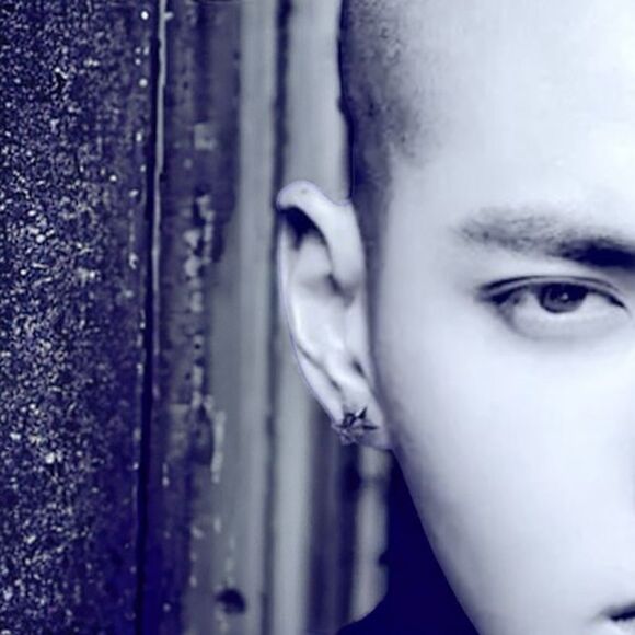 Black Dual Sided Spiked Stud Post Earrings Jewelry NEW - Picture 4 of 4